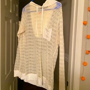 Lacey long sleeve pullover